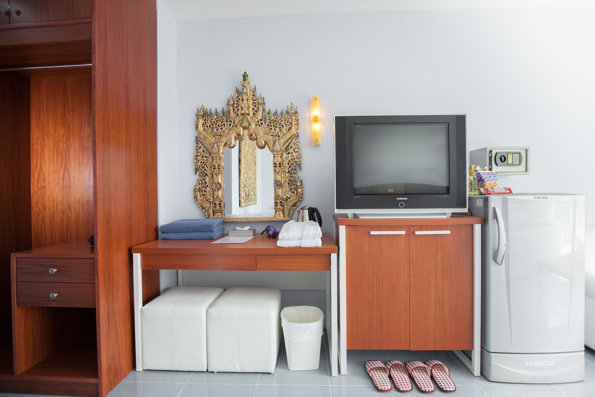 Chalong Beach Hotel Phuket Rawai Extérieur photo