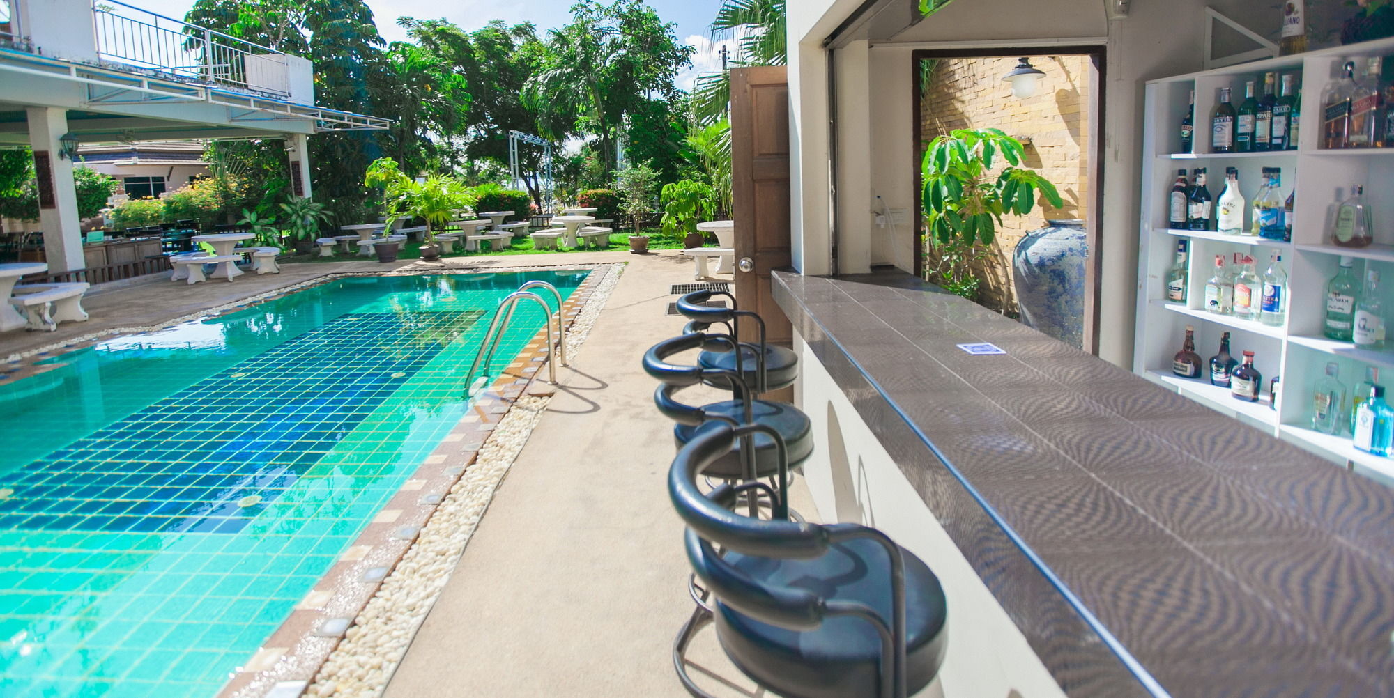 Chalong Beach Hotel Phuket Rawai Extérieur photo